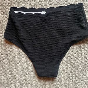 High waisted bikini bottoms - scalloped - black - size L